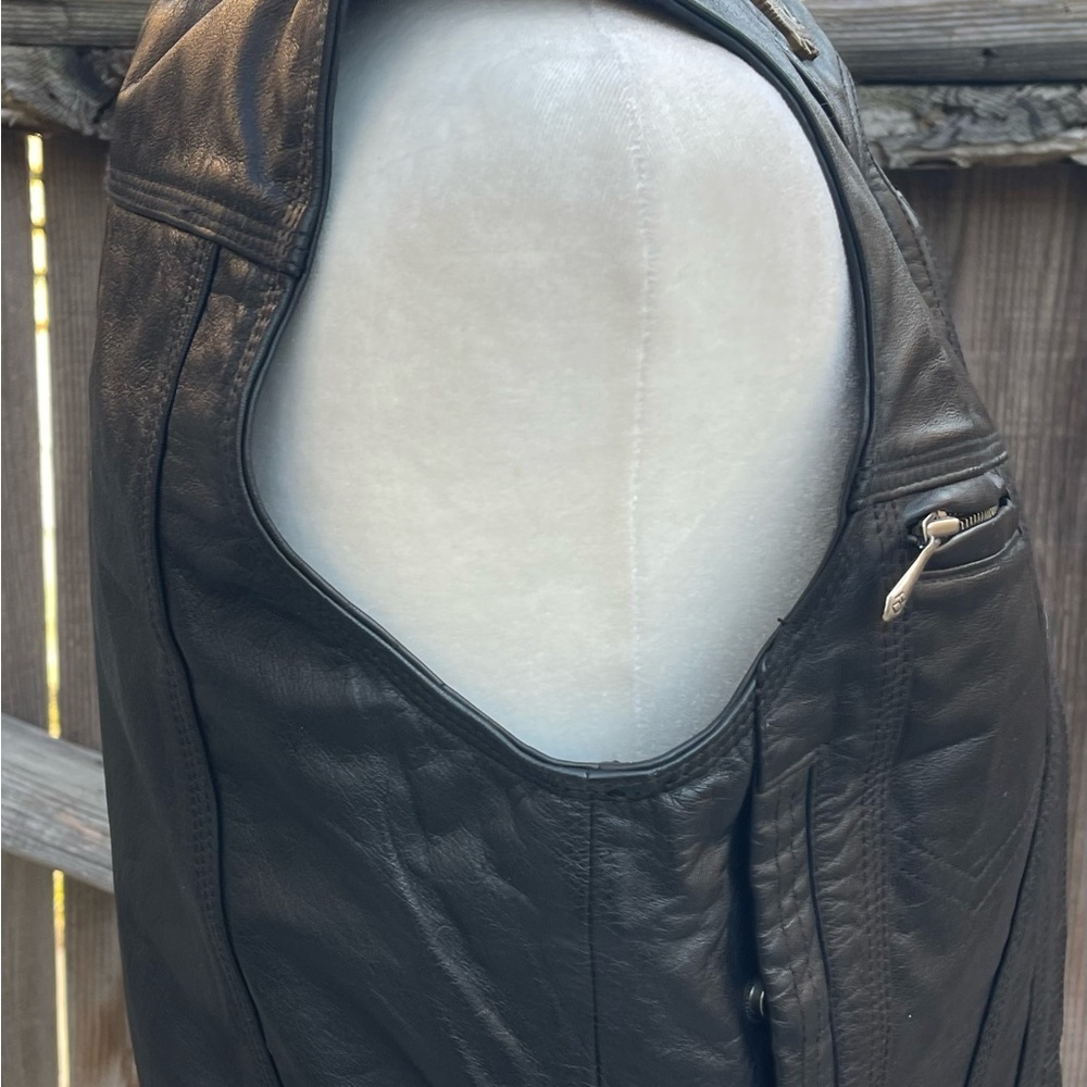 Harley-Davidson Women's Black Leather Zip Front Vest with Embroidered Logo - Picture 4 of 10